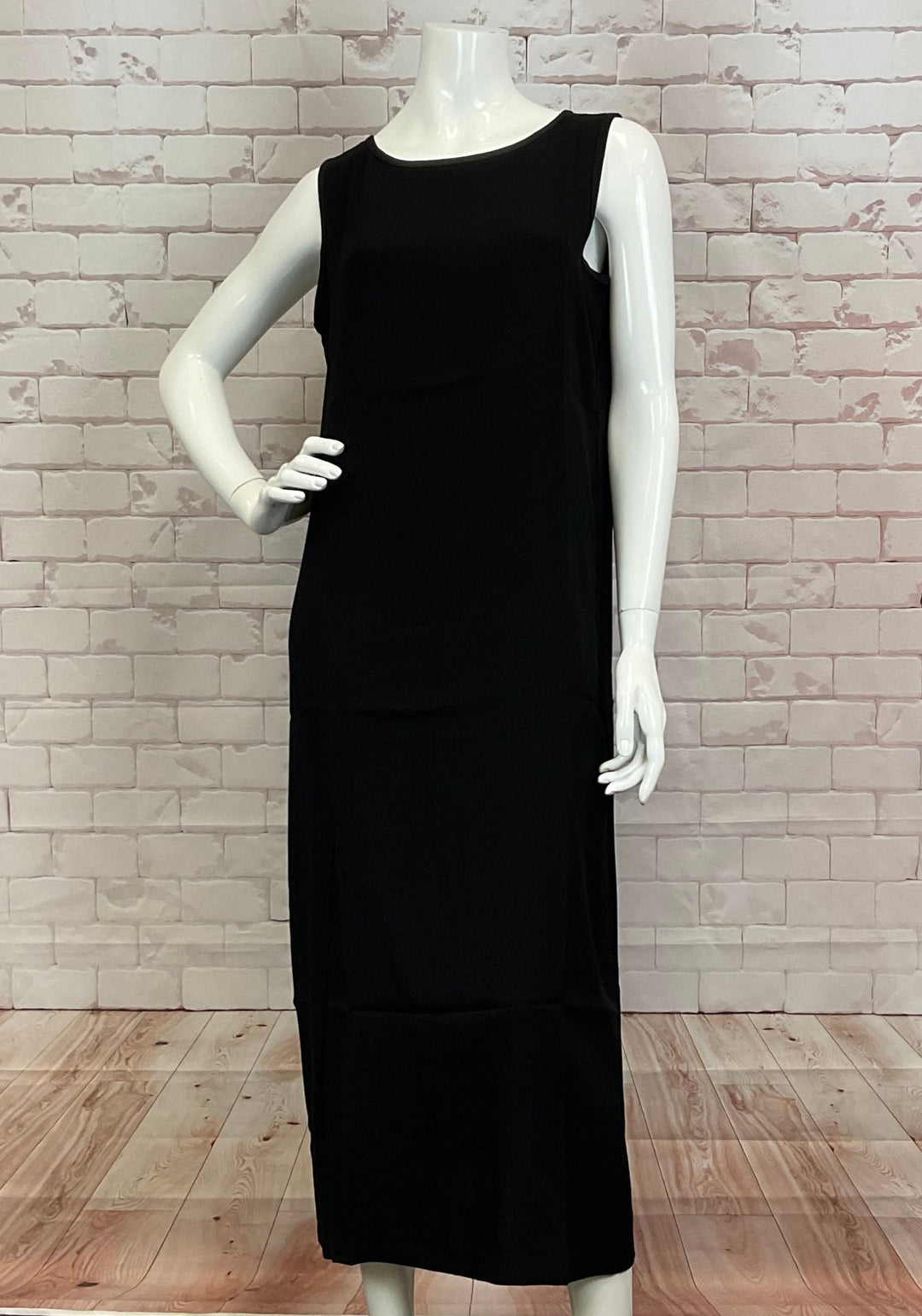 Ever Sassy Fall 2024  Made from a rayon blend of fabrics, it is nice and stretchy for a perfect fit. Featuring a classic elegant design, this midi length dress is a simple yet classy wonder. 