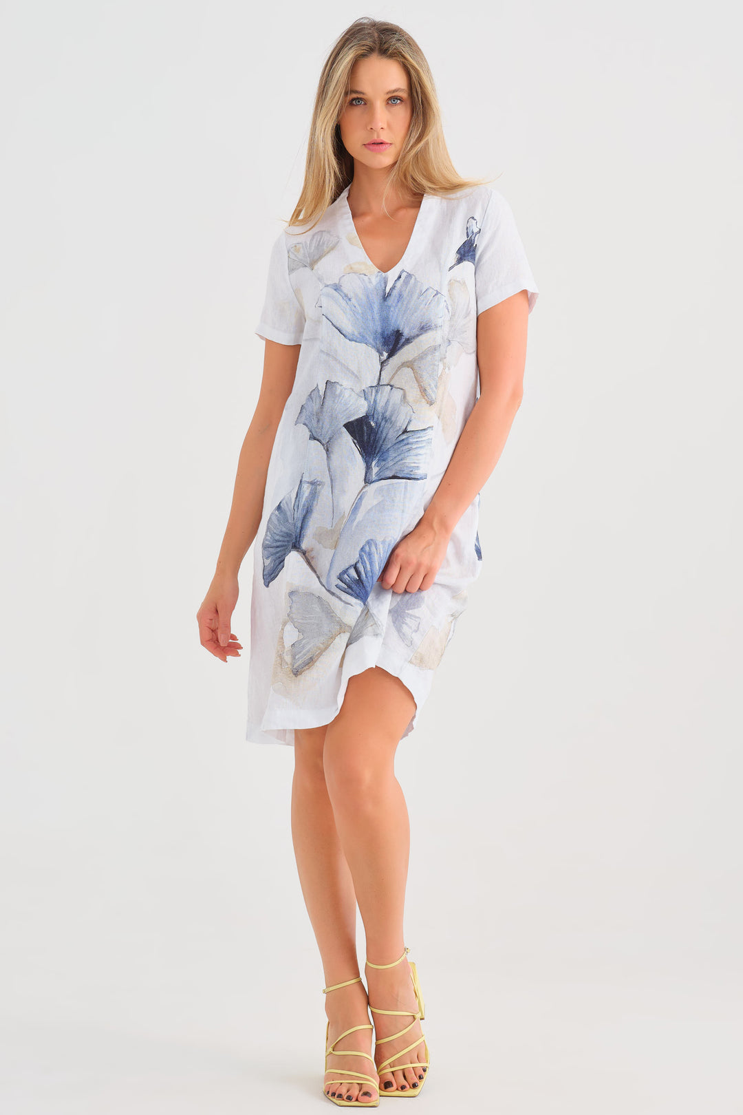 Dolcezza Spring 2025 Made of breathable light linen, this dress features a flattering v-neck and convenient pockets for a touch of practicality.