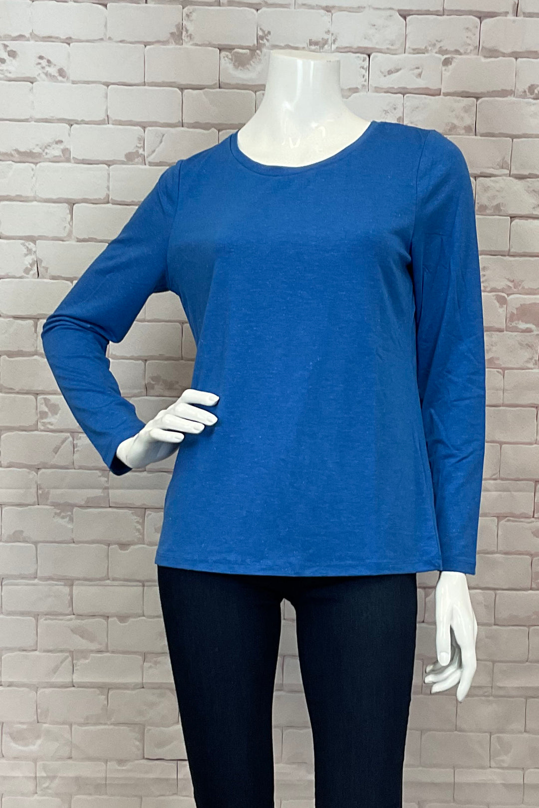 Ichi Fall 2024 The Long Sleeve Rebel Tee is made from soft, lightweight and breathable fabric, offering cozy and casual comfort.