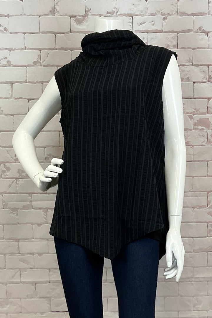 Ever Sassy Fall 2024 Its neat lined print pattern and curved hem with point add a touch of softness and elegance. Versatile for any occasion, this sleeveless top can be worn alone or layered over a long sleeve tee.