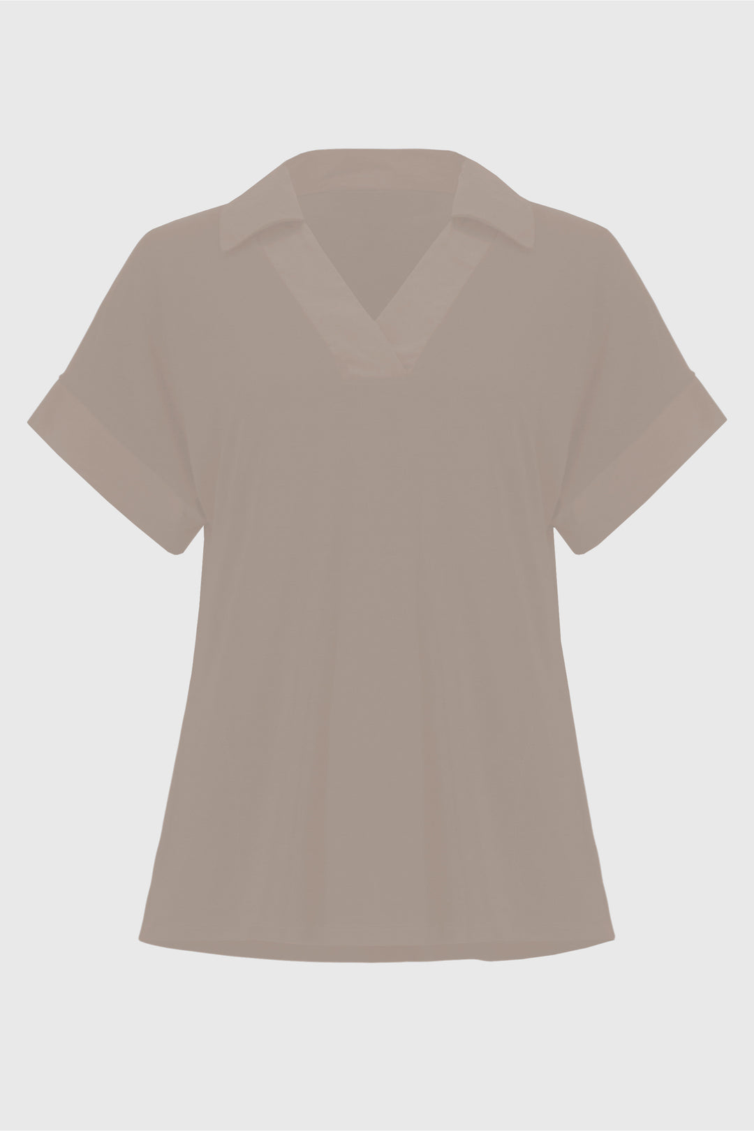 Joseph Ribkoff Spring 2025 The short dolman sleeves create a comfortable and relaxed look, while the folded collar and open design add a touch of sophistication. Perfect to pair with jeans for an effortless yet stylish outfit.