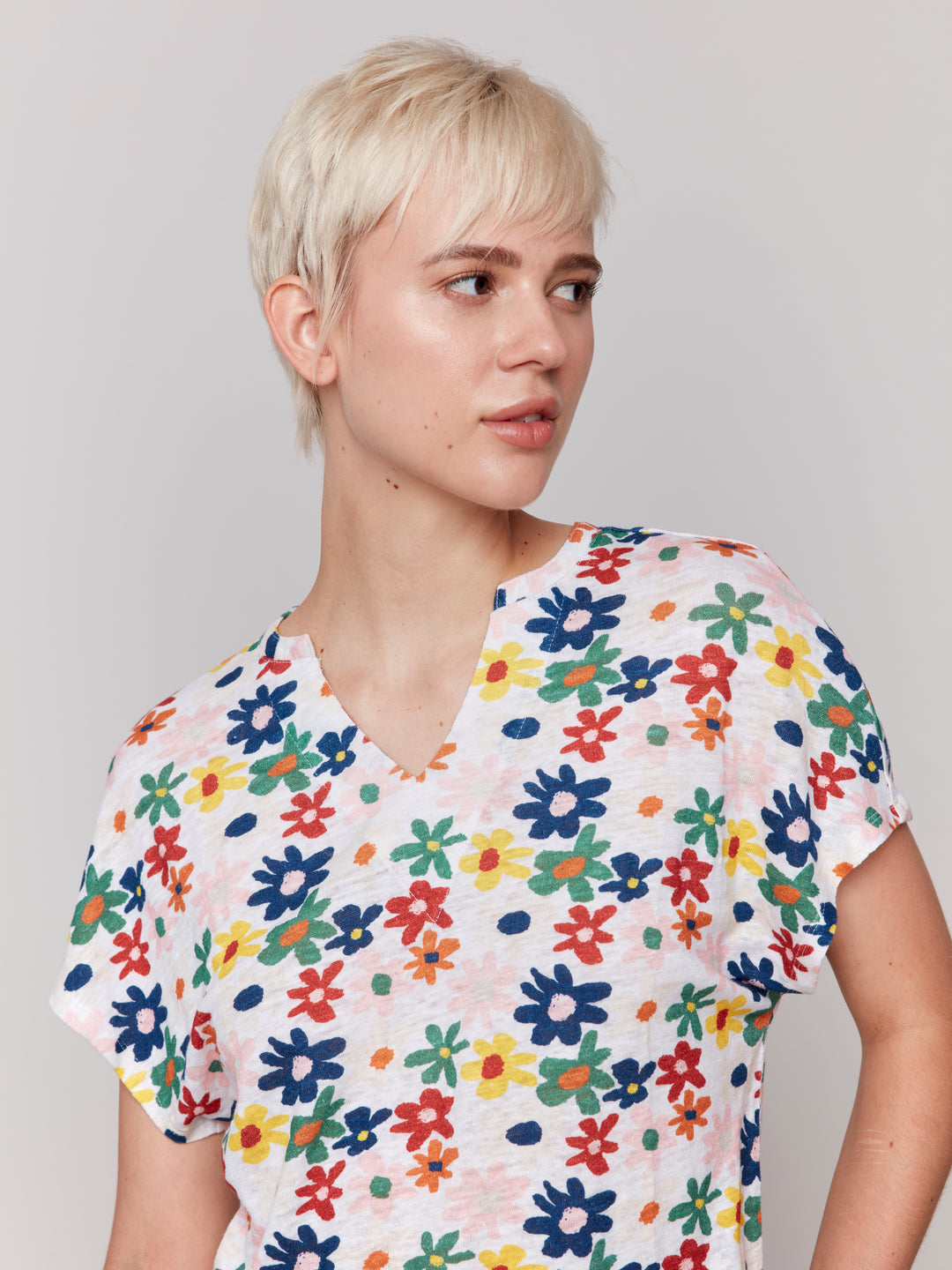 DAISIES PRINT SPLIT NECK TOP