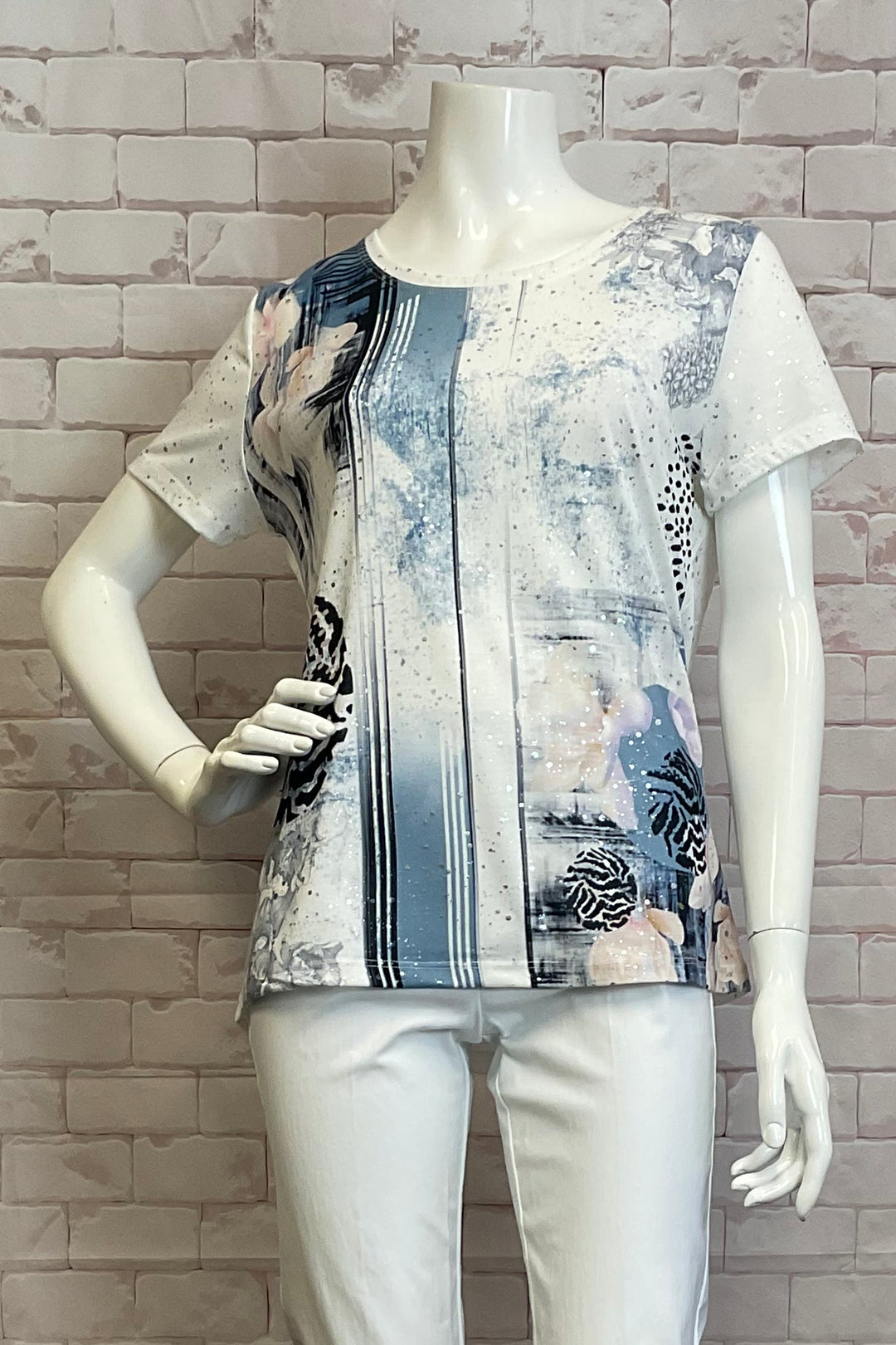 Ness Spring 2025 The round neckline and short sleeves make it easy and comfortable to wear, while the white &amp; blue abstract animal print on the front adds a touch of fun and playfulness to any outfit.