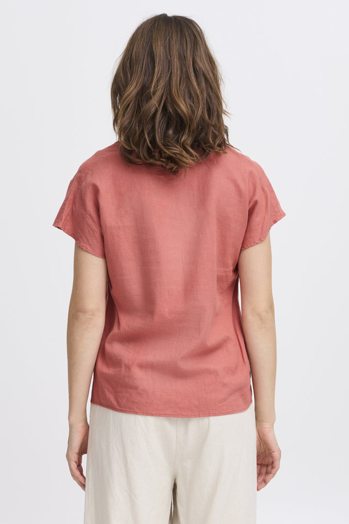 LIGHT MAHOGANY SPLIT NECK TOP