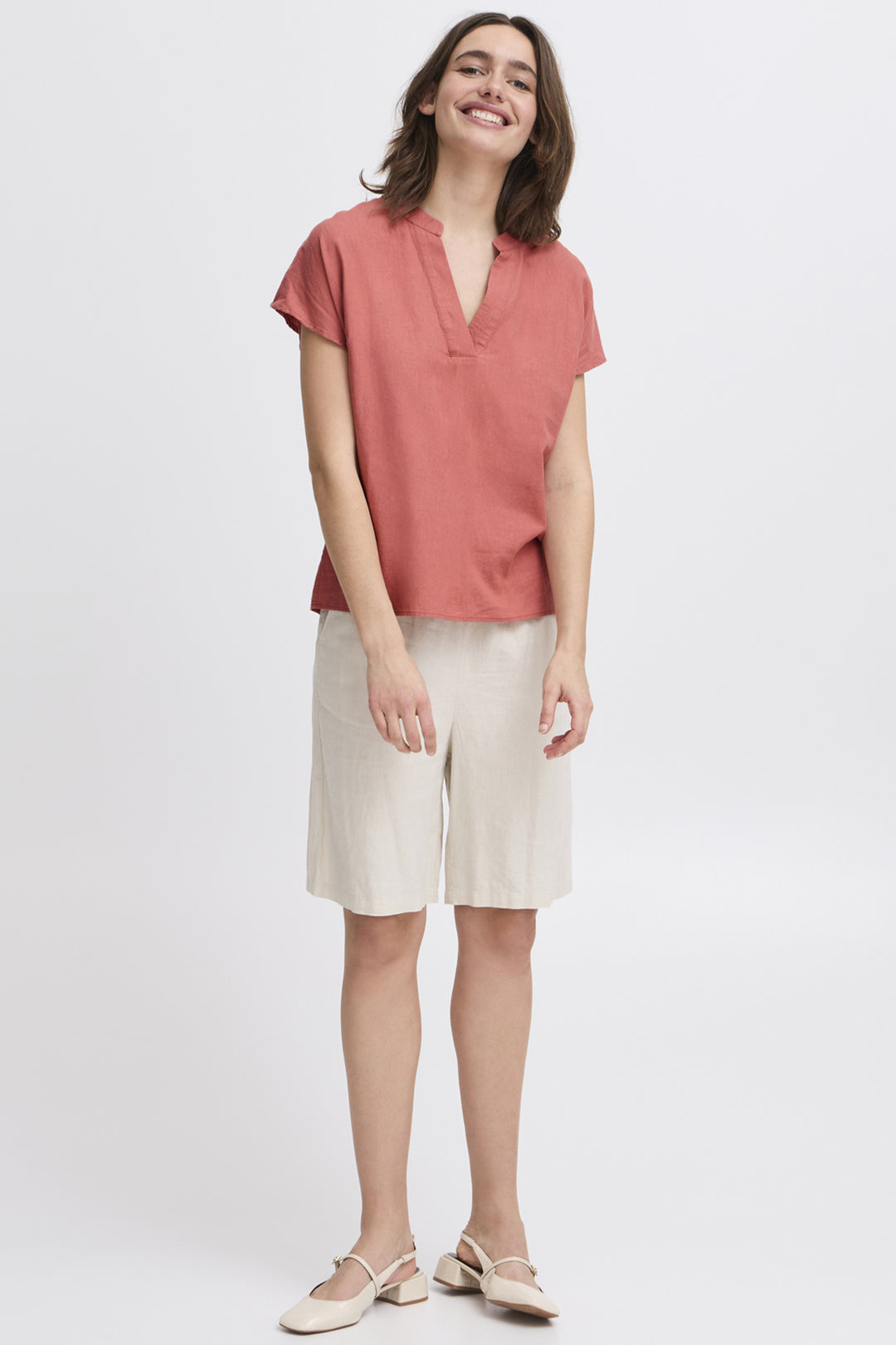 LIGHT MAHOGANY SPLIT NECK TOP