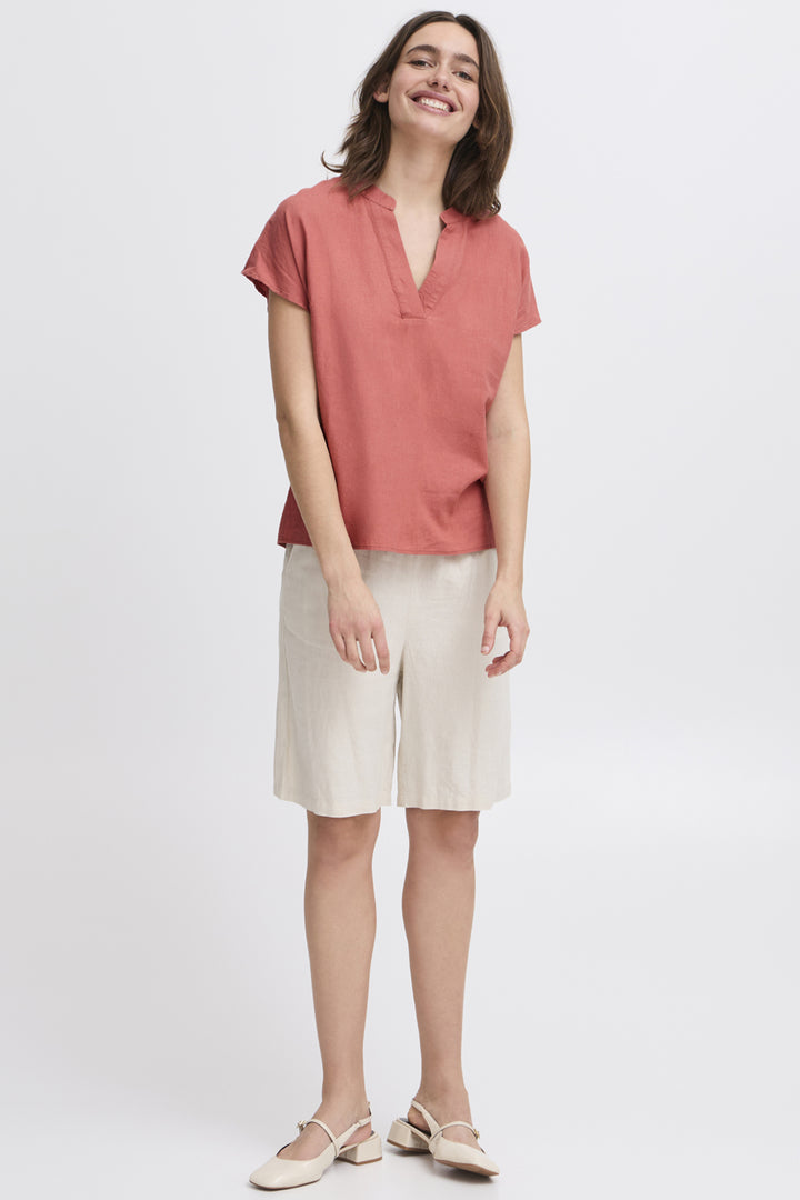 LIGHT MAHOGANY SPLIT NECK TOP