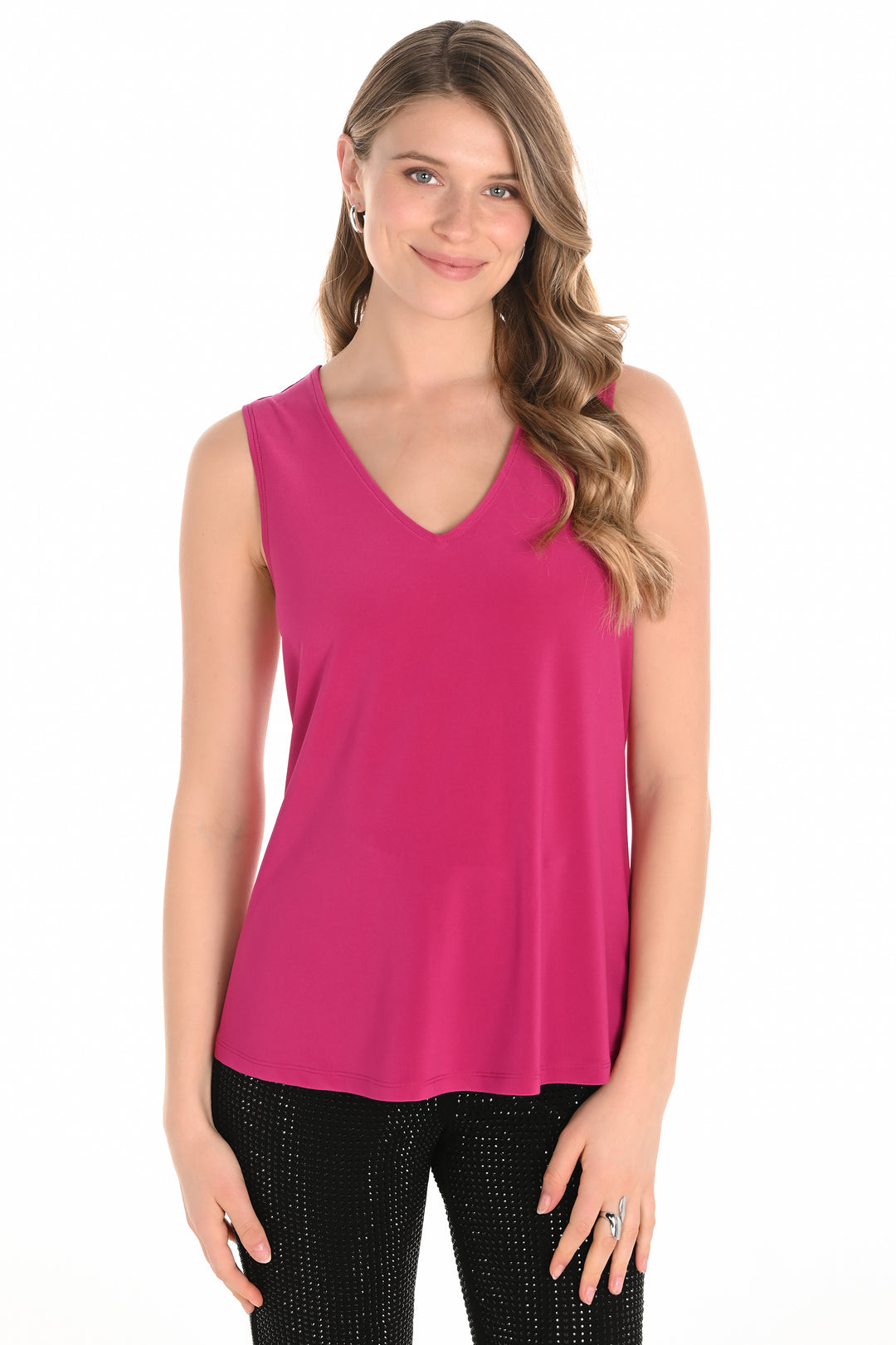 Frank Lyman Fall 2025 The standout sharp v-neck adds a touch of style to any outfit. Made for versatility, wear it casually or dress it up for a polished look. Great with dark blue jeans for a chic and elevated casual look or go with the standard dress pants for something a bit more formal.
