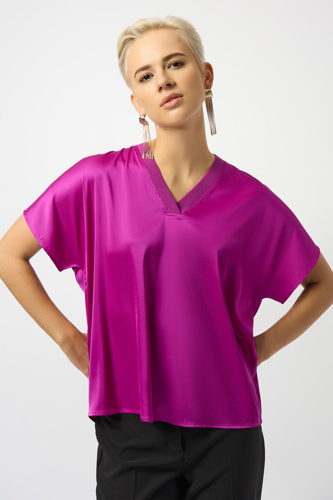 JOSEPH RIBKOFF Fall 2025 
Lightweight and versatile, it pairs effortlessly with pant or skirts, making it a chic addition to any sophisticated wardrobe.
