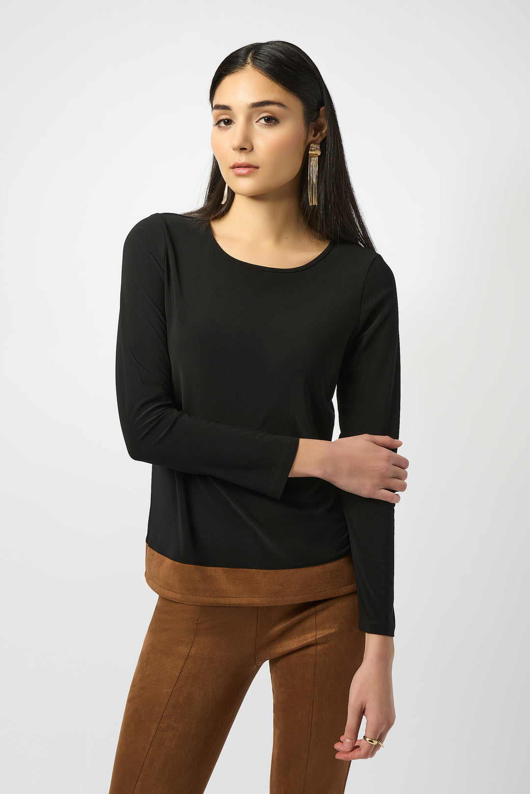 JOSEPH RIBKOFF Fall 2025 Designed for a polished yet comfortable fit, it effortlessly enhances your casual wardrobe with subtle elegance.