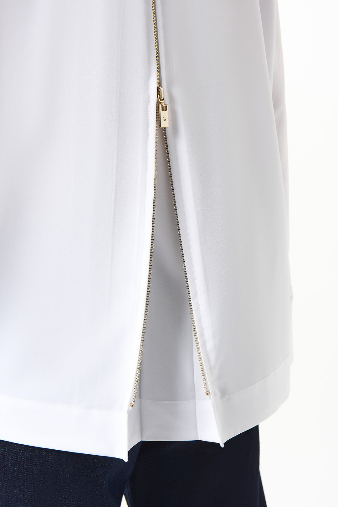 STRETCH POPLIN BACK ZIP BLOUSE