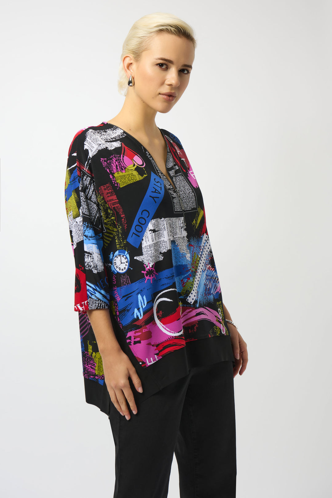 JOSEPH RIBKOFF Fall 2025  Featuring stunning 3/4 sleeves, a zipped v-neckline and a chic, modern yet classic flowing abstract print top, this garment adds a unique touch to any wardrobe. 