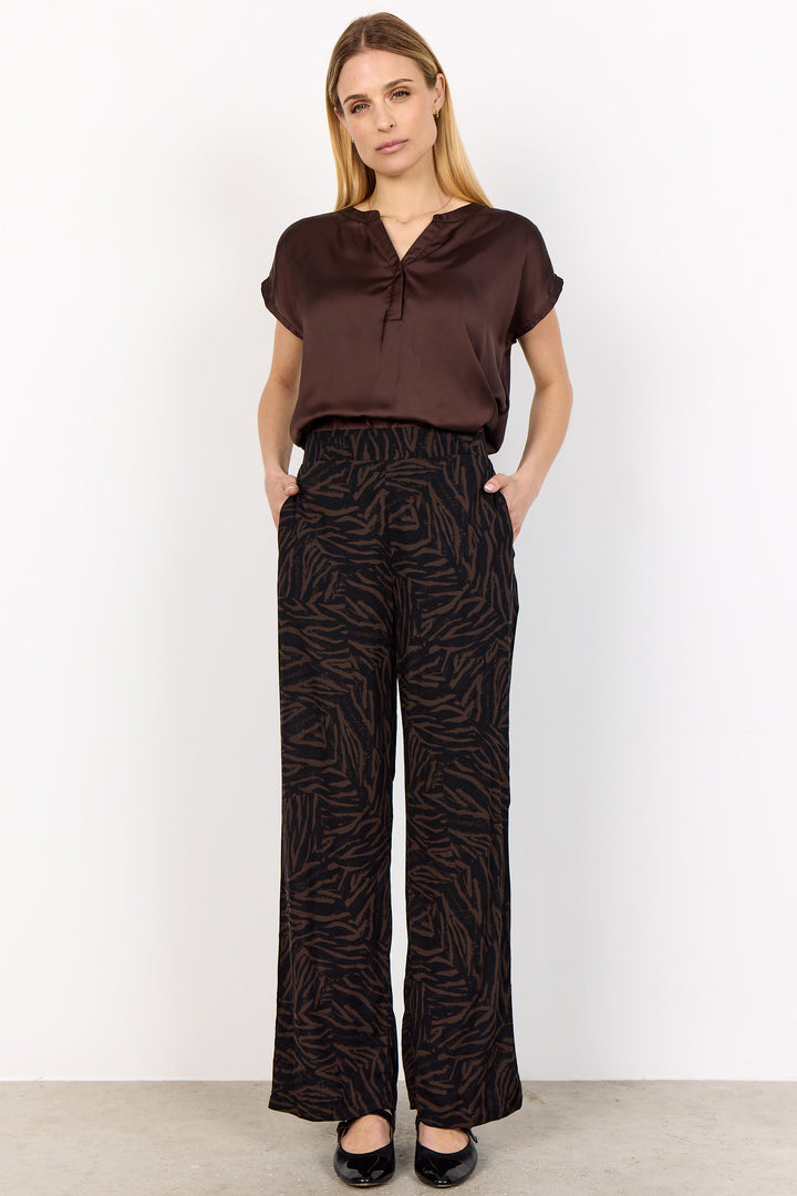 SATIN FRONT SPLIT NECK TOP