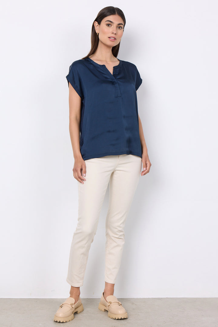 SATIN FRONT SPLIT NECK TOP