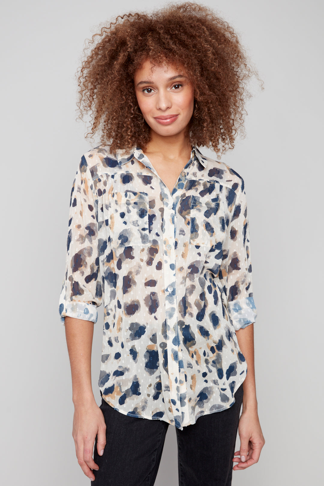 Charlie B Fall 2025
This standout design brings a retro feel to a classic shirt. It has a button up front, a classic collar and front chest pockets. Side slit cuts and roll up sleeves complete the classic yet modern look. 
