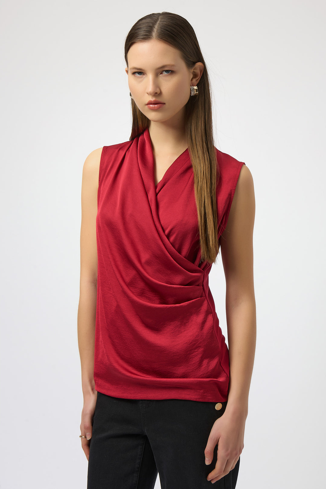 Joseph Ribkoff Fall 2025 
Light pleats at the front and sides add subtle texture, enhancing your confident look. Perfect for semi-formal occasions or even the office, it combines elegance with eco-friendly materials for a stylish and sustainable choice.