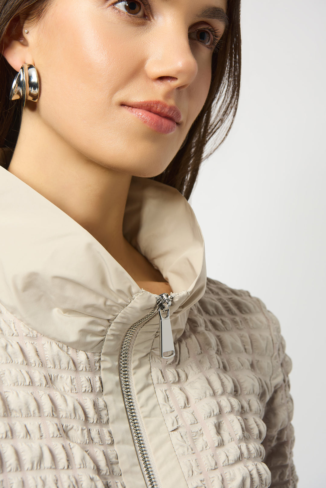 BUBBLE TEXTURED MEMORY ZIP NECK TOP