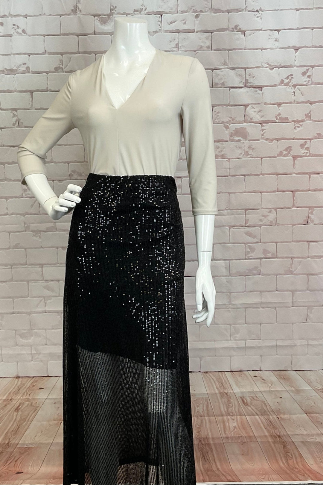 M Italy Fall 2024 This long knit skirt features an elastic waistband for a comfortable pull-on style and stunning sequin detailing all-over. Perfect for any party occasion, its light and breezy design adds a touch of elegance to your wardrobe.