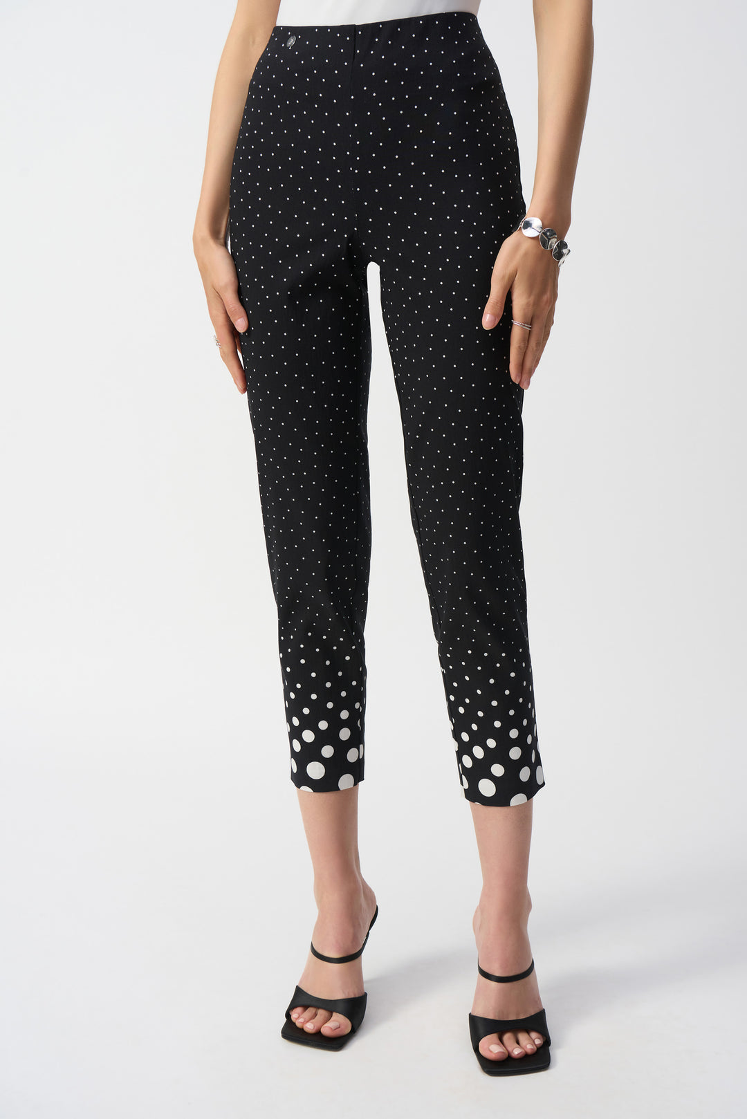 Joseph Ribkoff Spring 2025 Embrace the dots with the chic yet cute contrasting polka dots print, while the slim and stretchy fit flatters your figure. Made with breathable materials, these capris are perfect for any urban adventure!