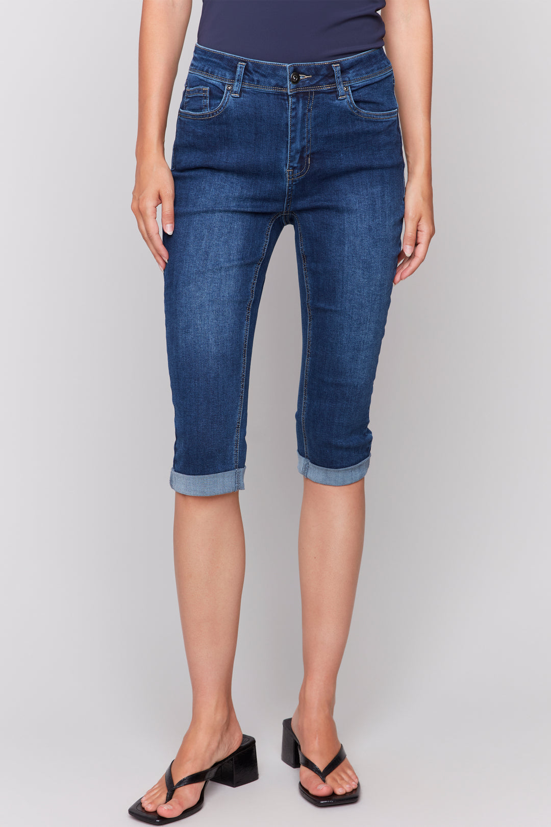 Charlie B Spring 2025 These denim capris are stretchy, have 5 pockets and feature a rolled-up hem for effortless style and comfort this spring and summer.