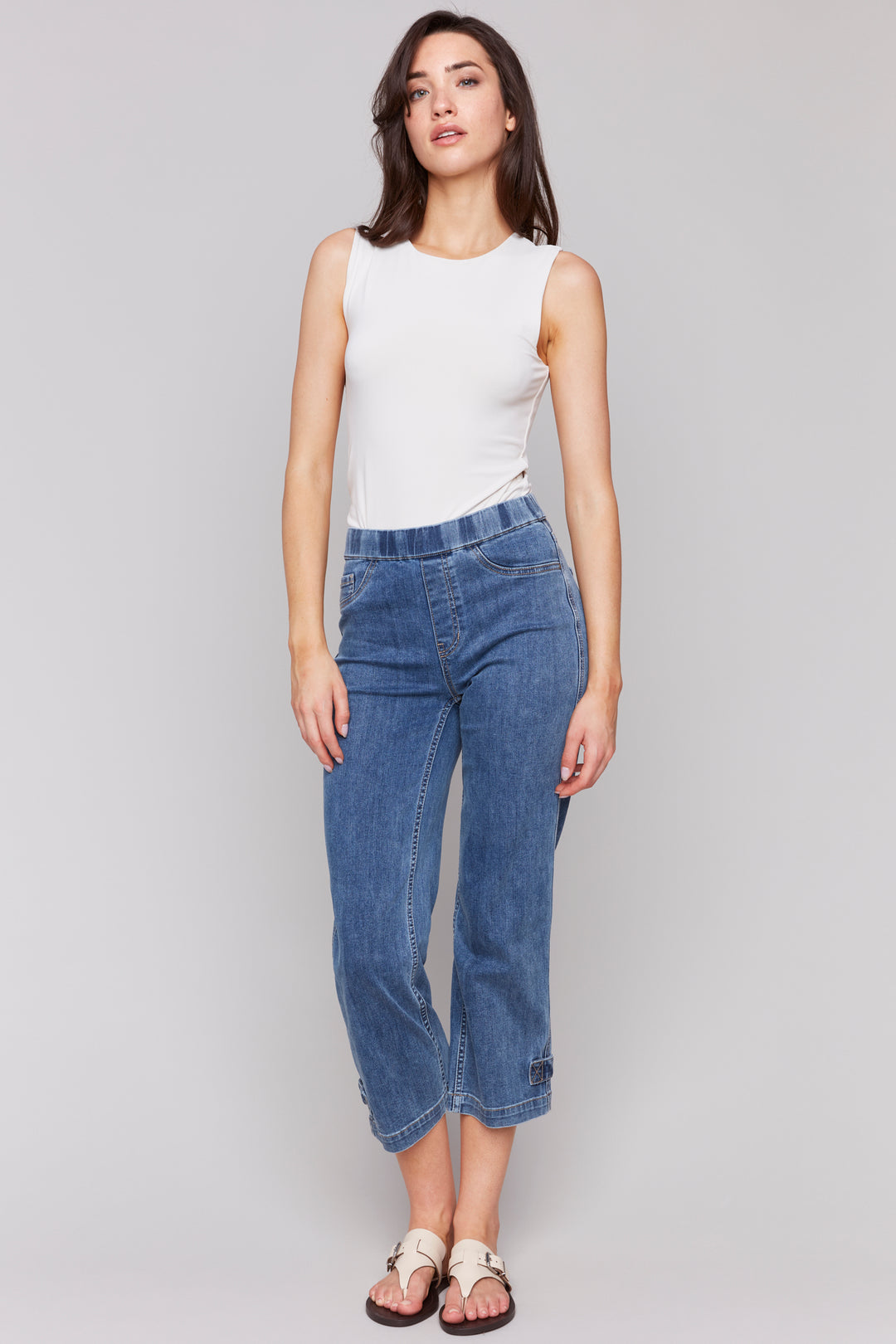 MEDIUM BLUE CROP JEAN WITH TAB HEM