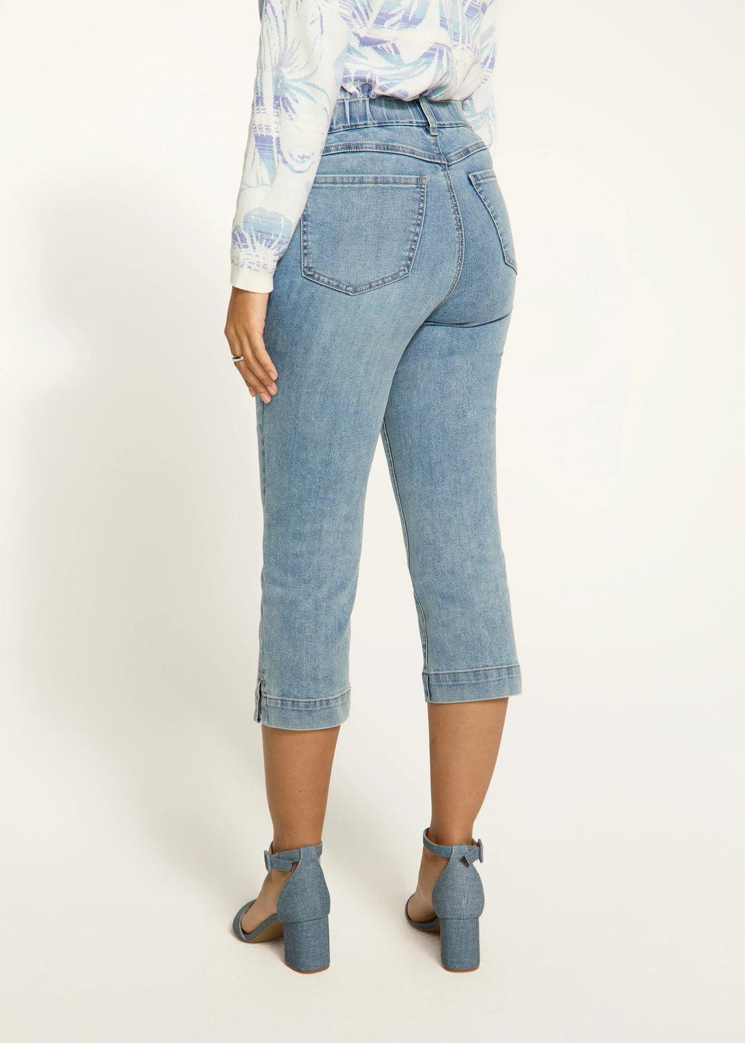 INDIGO BLUE PULL ON DENIM CAPRI