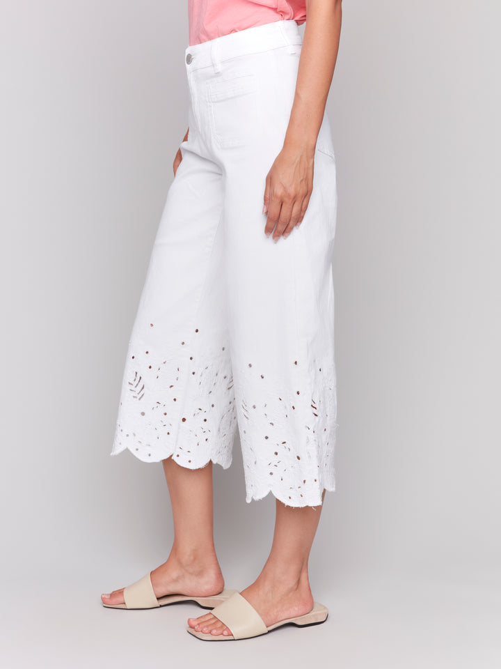 WHITE WIDE CROP JEAN WITH SCALLOP CUTOUT HEM