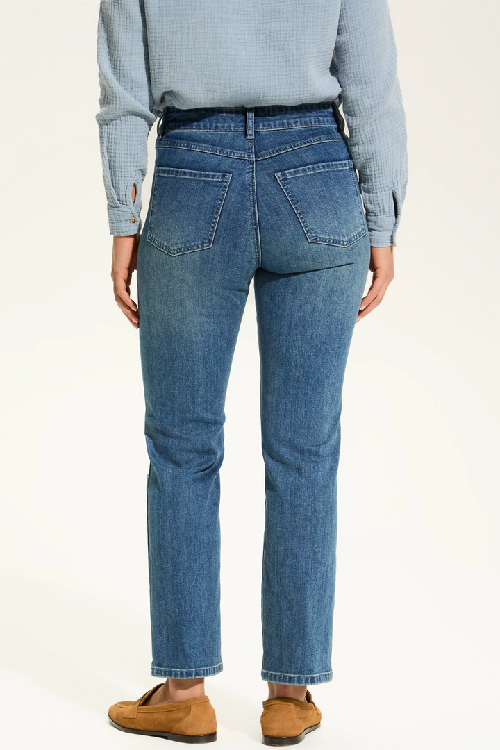MEDIUM WASH CHRISTINE STRAIGHT ANKLE