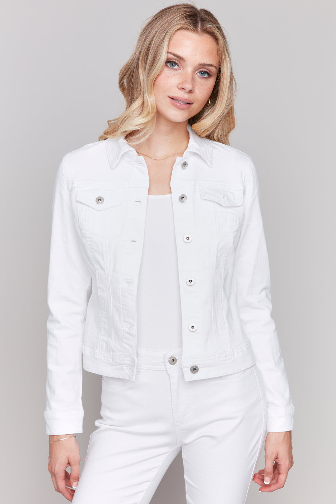 Charlie B Spring 2025  Crafted from a luxurious cotton blend for a comfortable stretch, this boyfriend-style jacket features a classic collar, long sleeves and front buttons. 