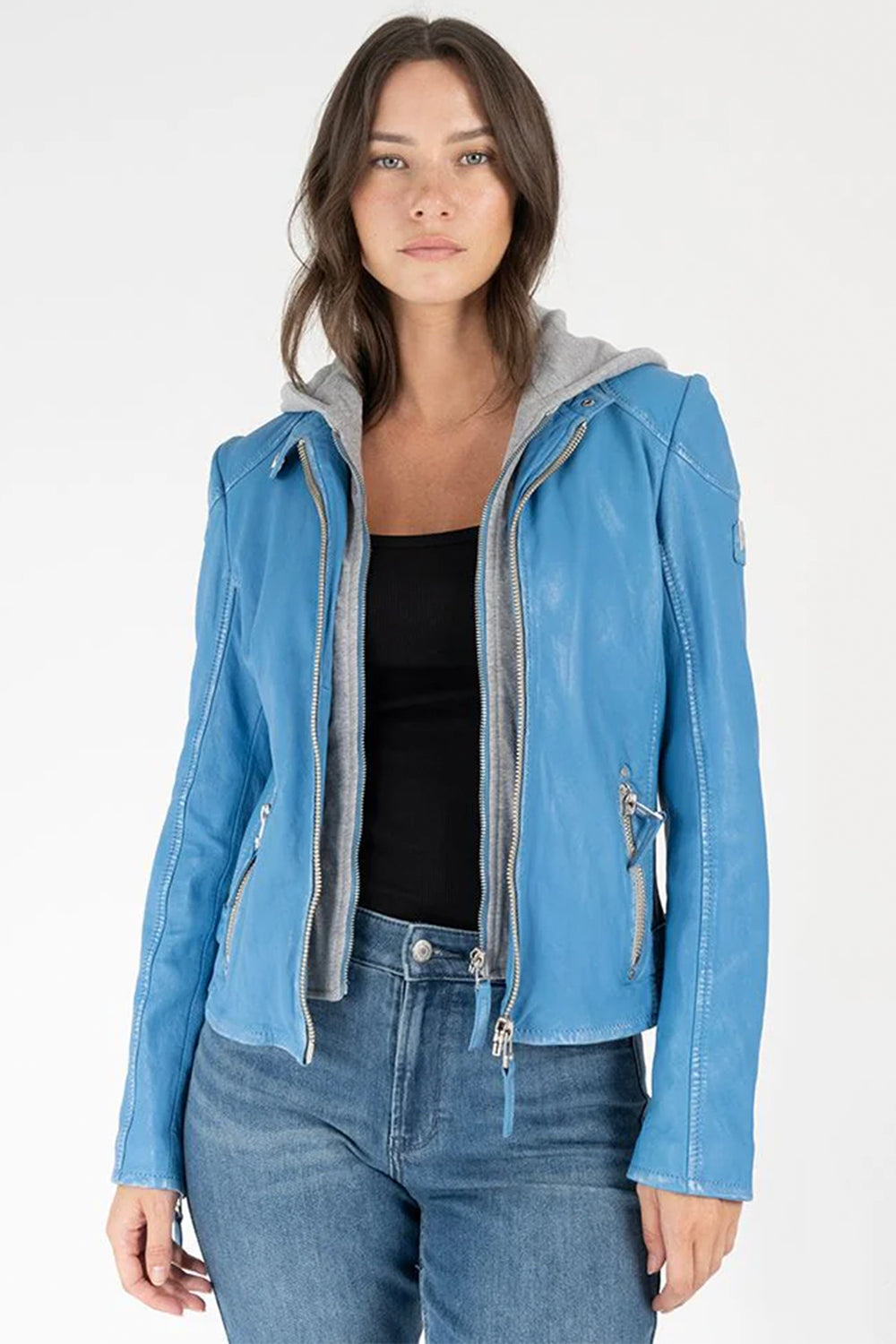 MAURITIUS Spring 2025 Crafted from 100% real lambskin nappa leather and vegetable tanned for a supple, high-quality feel. The removable fleece hood adds versatility to this sophisticated piece.