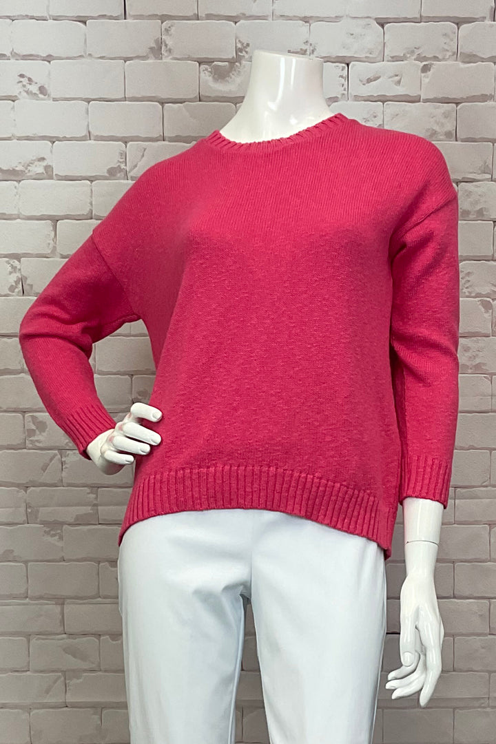 Cotton Country Spring 2025 With full length sleeves and a contrast hem, neckline, and cuffs, this signature Cotton Country top is the perfect 'go to' for the up coming season.