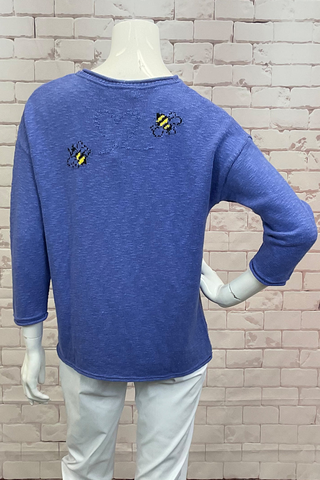 BEE FRIENDS SWEATER TOP