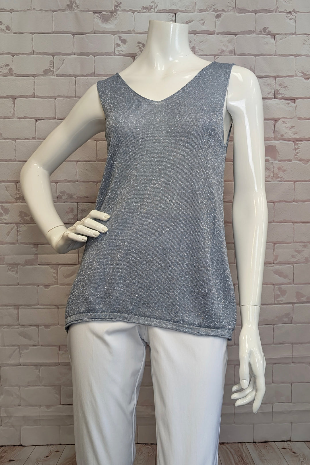 ANGELA MARA Spring 2025 his elegant yet casual tank top features a soft cut V-neck and a nice metallic finish that adds a refined shimmer to your look. 