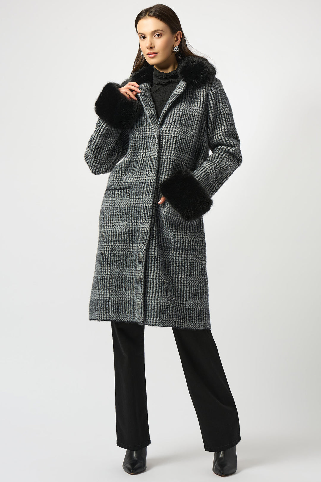 FEATHER YARN PLAID KNIT COAT WITH FAUX FUR