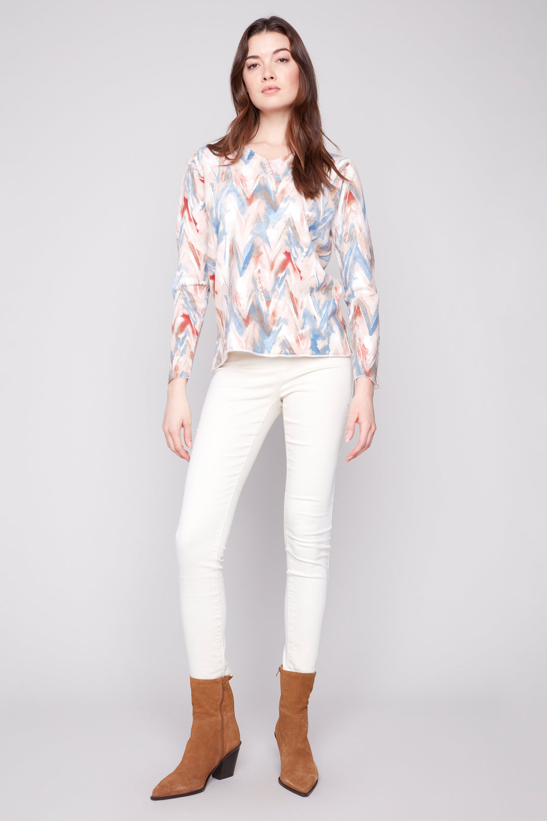 CHEVRON PRINTED LS V-NECK TOP