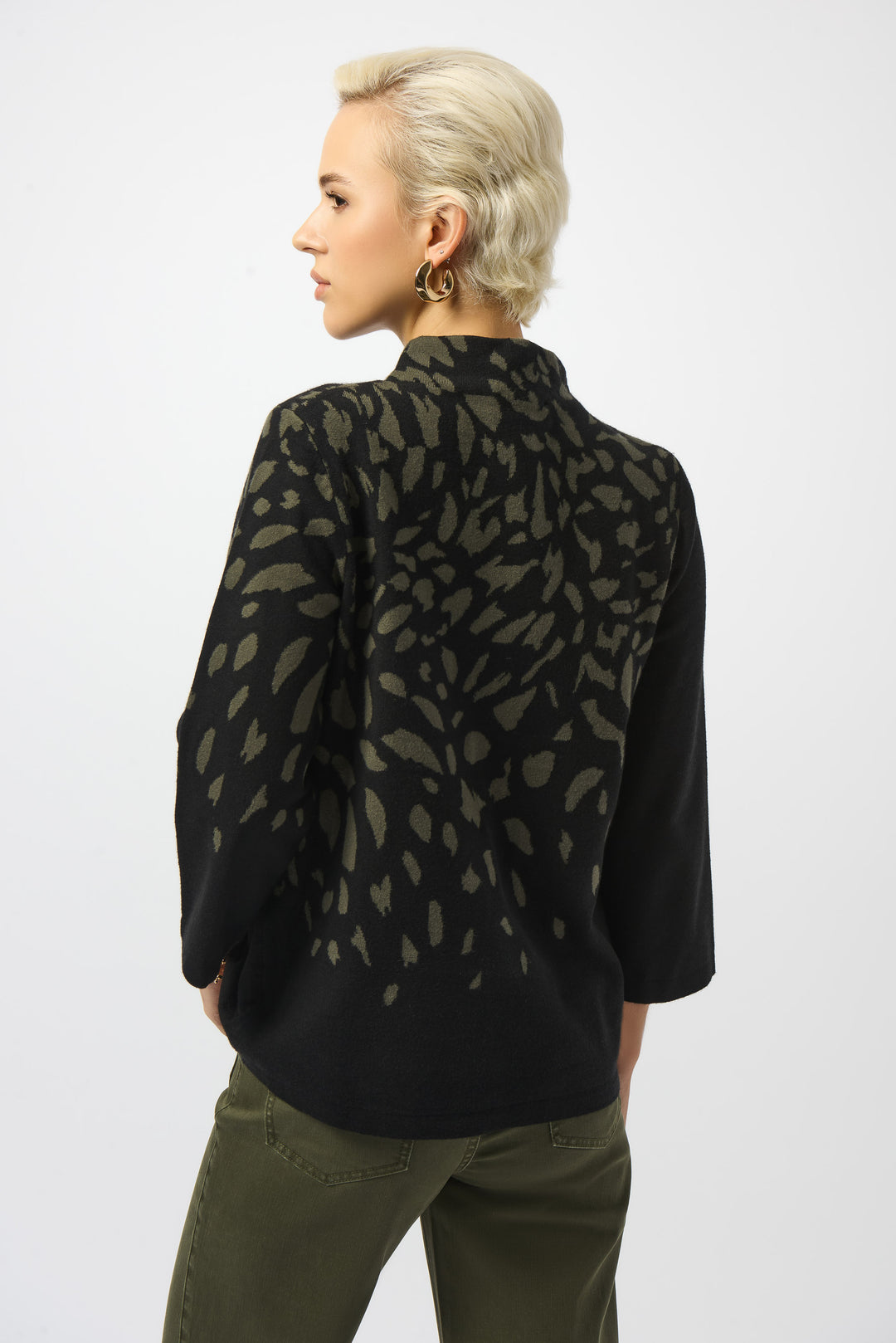 BLACK AVOCADO ANIMAL MOCK NECK TOP