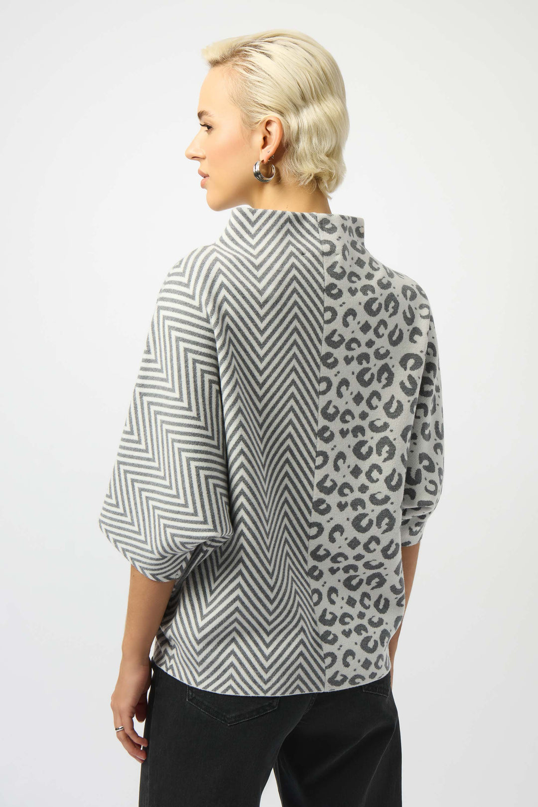 ANIMAL CHEVRON MOCK NECK TOP