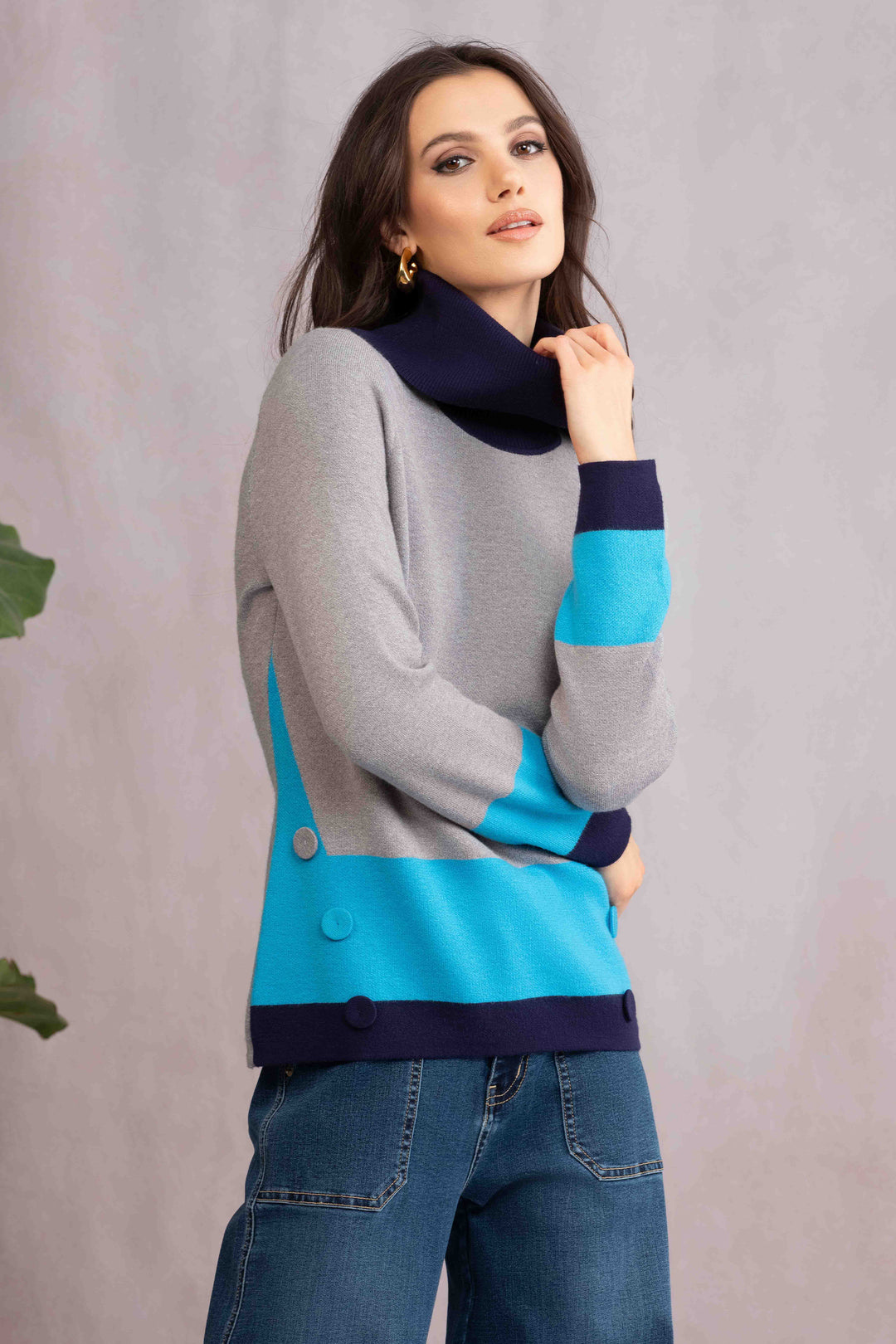 ALISON SHERI Fall 2025 
This sophisticated turtleneck features a unique blend of viscose and nylon for a soft, comfortable feel. Its striking colourblock design and large turtleneck create a refined silhouette, while side button trims add a standout detail.
