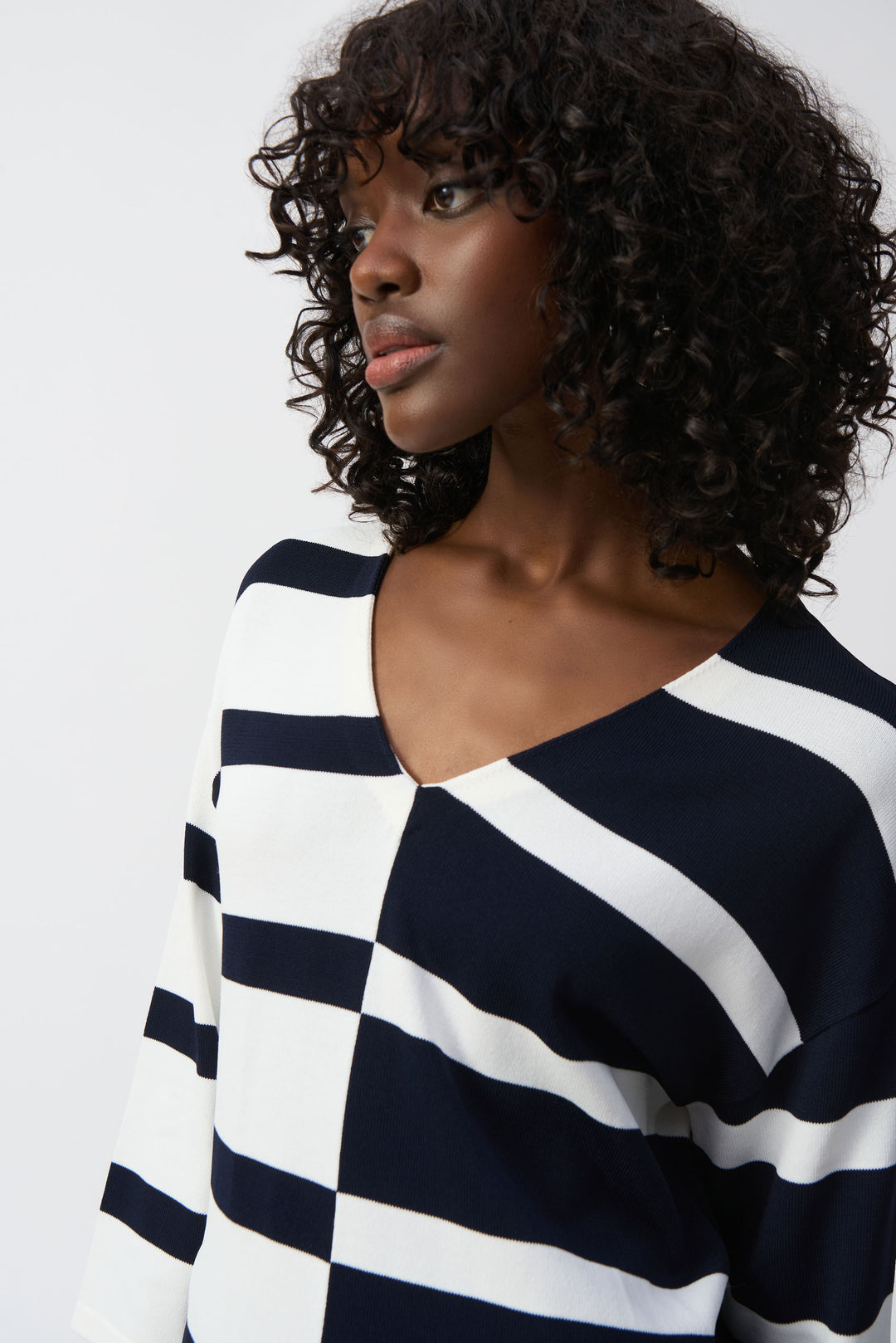 STRIPED V-NECK TOP