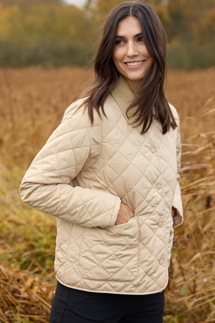 Soya Concept Fall 2025 
Its distinctive quilted pattern enhances insulation, making it ideal for cooler fall days. The snap front button closure provides easy wear, while front pockets add practicality for everyday essentials.