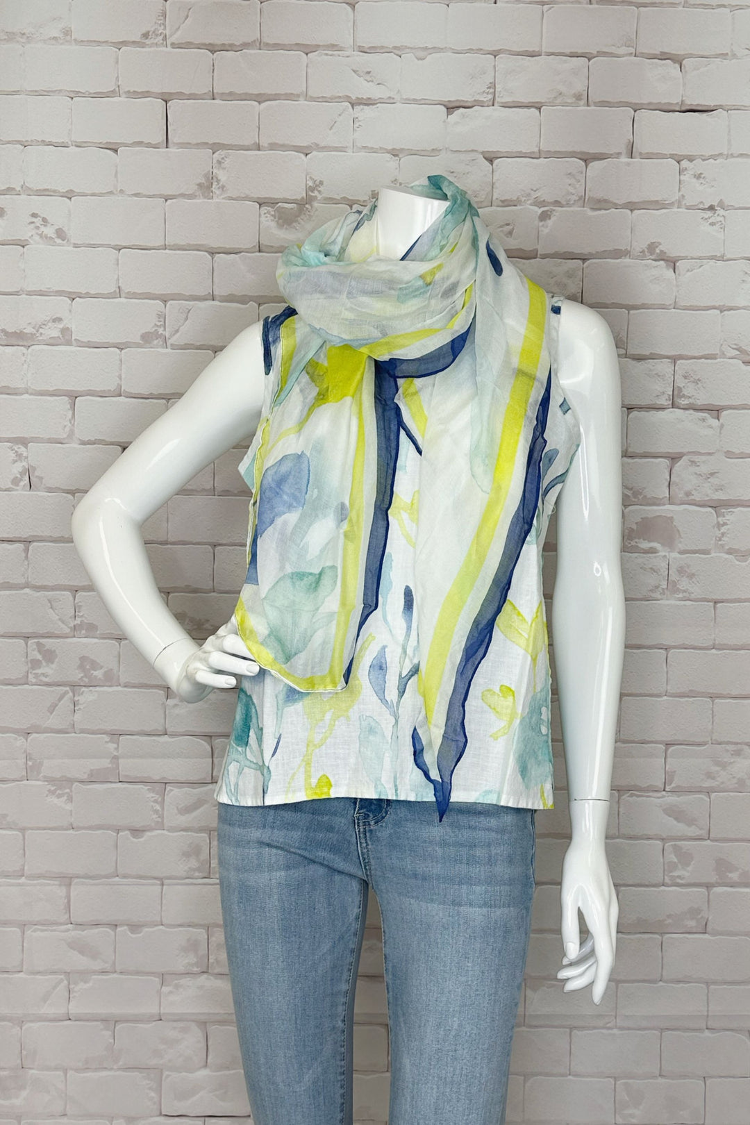 This light and lovely woven scarf features a subtle springtime abstract print that pairs perfectly with all your spring and summer Dolcezza favourites!