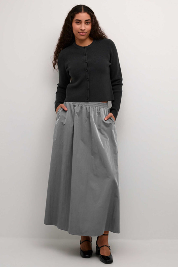 Kaffe Fall 2024 Made from lightweight, durable all nylon and boasting an elastic waistband for comfortable wear, this skirt is perfect for any occasion.