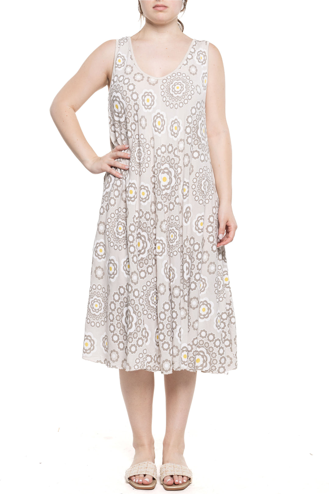 Etern Elle Summer 2024  Boasting a beautiful medallion print, this dress features a soft cut v-neck and a knee length that is perfect for any summer occasion. 