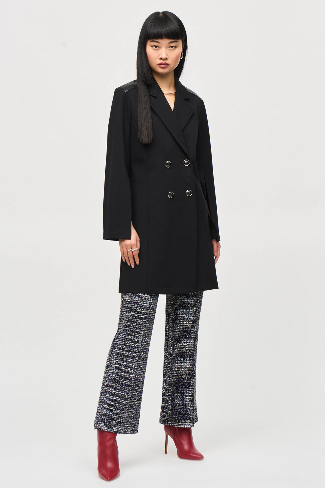 Joseph Ribkoff Fall 2024  These sleek yet flowy trousers feature a modern twist on a classic design. The elastic waist provides a comfy fit, while the awesome speckled pattern adds a touch of daring! 