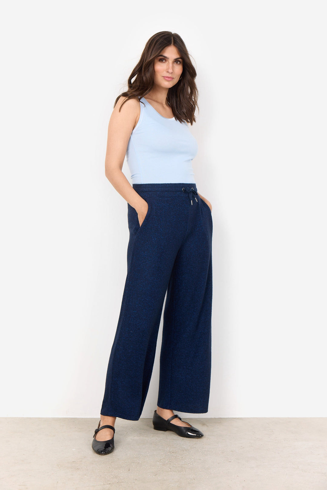 Soya Concept Fall 2024 Get cozy and stylish with our Knit Pant! Featuring a drawstring elastic waist, these sweatpants are perfect for a casual yet elevated look.