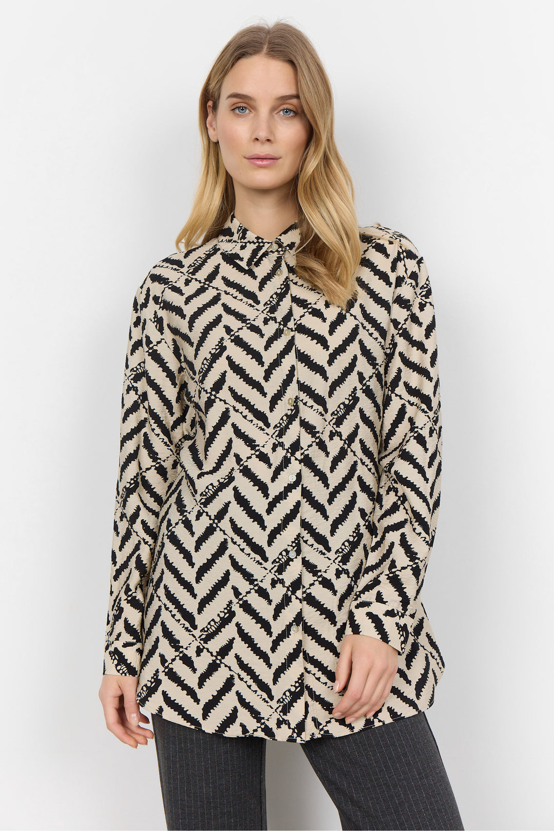 Soya Concept Fall 2024  Made with a super soft blend of environmentally conscious fabrics, this blouse boasts a classic shirt collar with full buttons and a neat chevron print that is sure to turn heads this fall! 