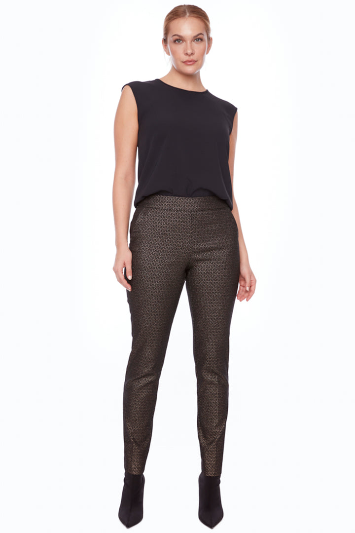 UP! Fall 2024  The neat metallic print adds a chic touch, while the side pockets provide convenience. With its body-shaping design and pull-on, wide waistband, these pants offer a sleek and slim fit. 