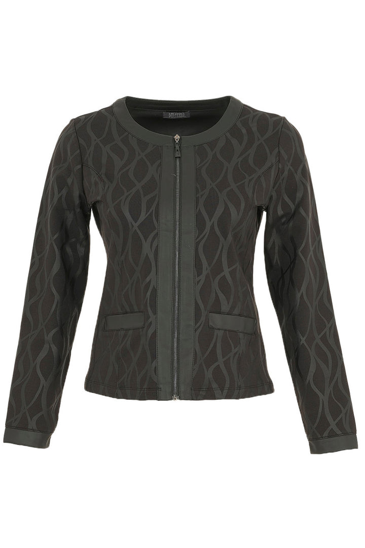 Dolcezza Fall 2024 It has a front zipper, tailored cut, long sleeves and stretchy fabric. Wear it with jeans or joggers, up to you!