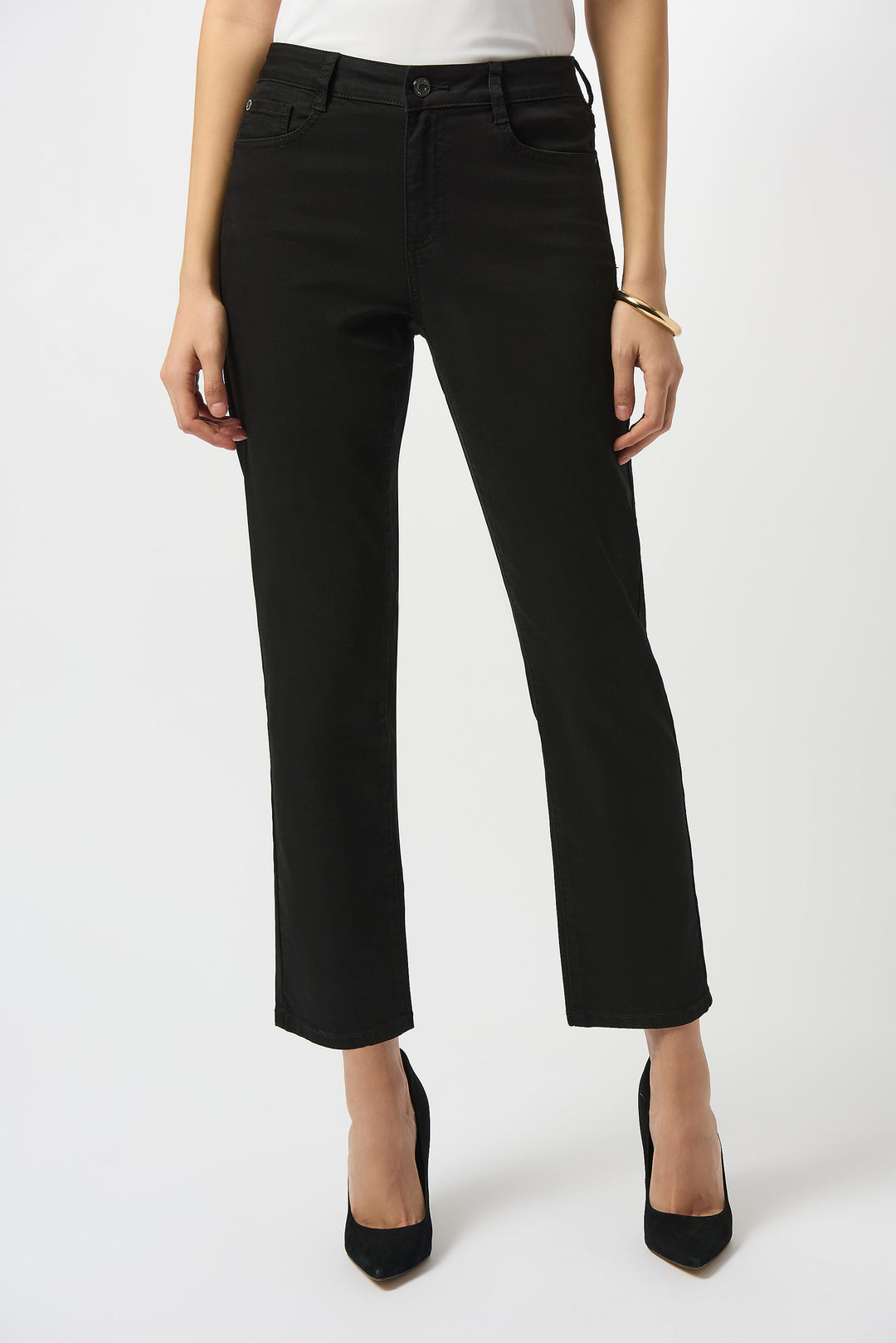 JOSEPH RIBKOFF Fall 2025  Boasting a figure-flattering high waist and a stretchy cotton blend denim for ultimate comfort. 