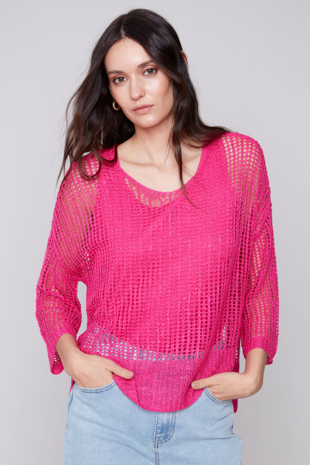 Show off your curves with the loose V-neck and captivating fishnet crochet pattern! 