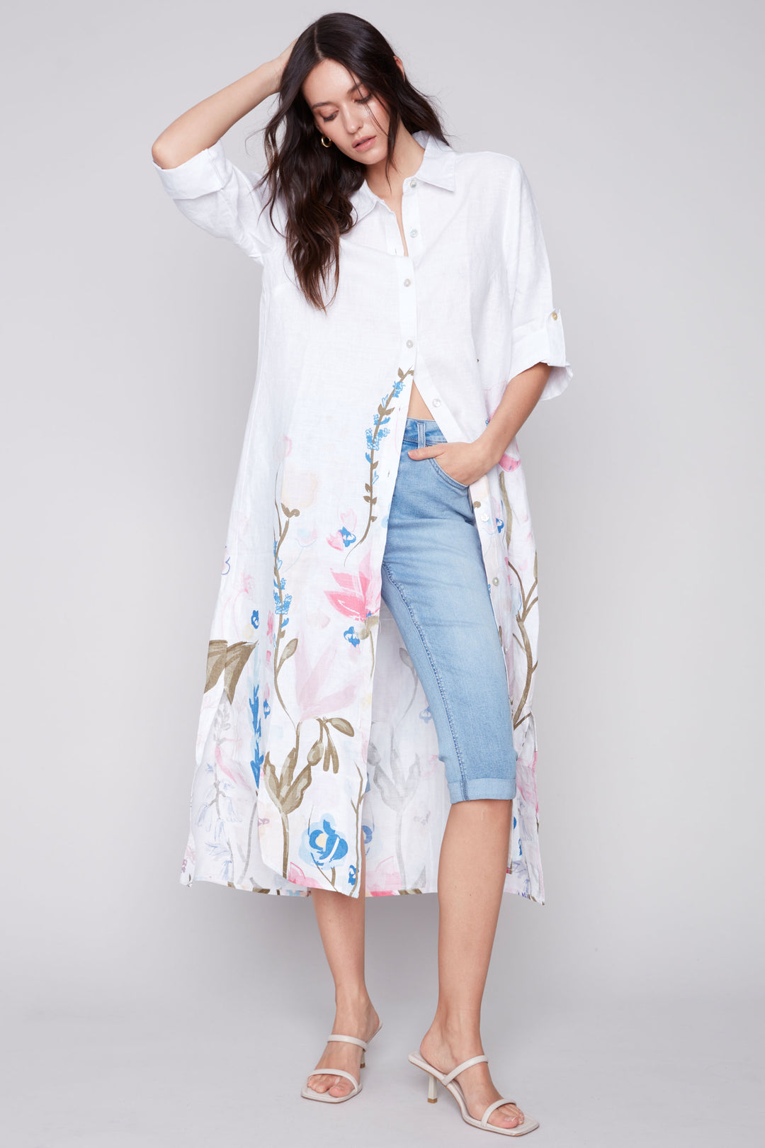This long linen tunic duster dress boasts a lovely floral print and classic collar for a simple yet elegant look.